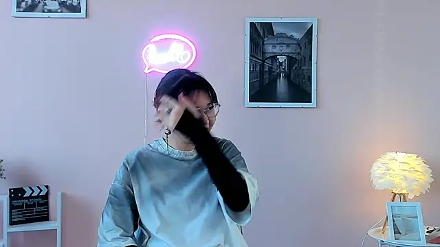 Snapshot of MoonKanan chatting on November 17, 6:17 am MoonKanan online show from November 17, 6:17 am