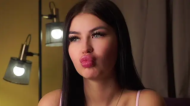 CoreenYorton online show from December 14, 1:12 am