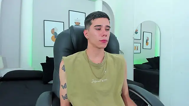 Snapshot of Gabo_white1 chatting on December 2, 7:21 am Gabo white1 online show from December 2, 7:21 am