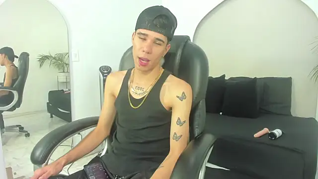 Gabo white1 online show from December 17, 4:17 am