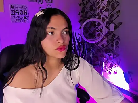 Snapshot of Alisson_Evans__ chatting on November 24, 11:32 am Alisson Evans online show from November 24, 11:32 am