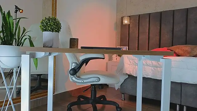 Tania Diaz  online show from March 20, 7:37 pm