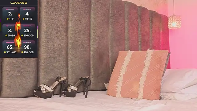 Tania Diaz  online show from December 13, 8:04 pm