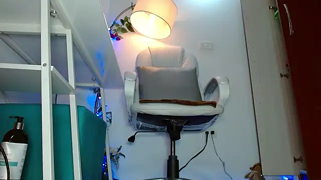 Snapshot of sweetlick_22 chatting on December 3, 8:52 pm sweetlick 22 online show from December 3, 8:52 pm