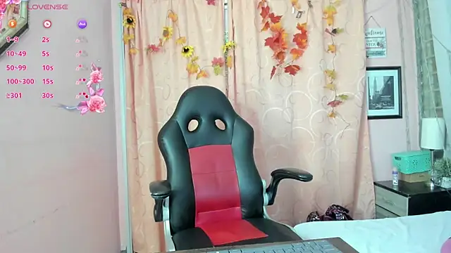 NaylaAbadi online show from December 21, 1:46 pm