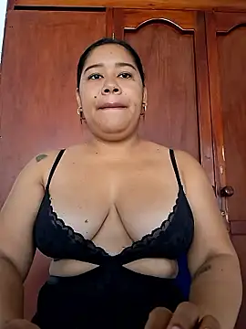 Snapshot of Sarahy- chatting on January 18, 12:52 pm Sarahy- online show from January 18, 12:52 pm