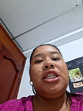 Snapshot of Sarahy- chatting on February 23, 2:02 am Sarahy- online show from February 23, 2:02 am