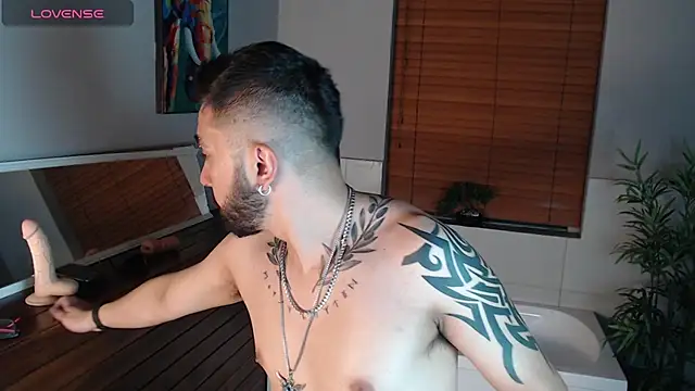 Snapshot of dave_wolff chatting on December 16, 11:47 am dave wolff online show from December 16, 11:47 am