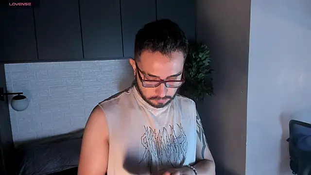 Snapshot of dave_wolff chatting on January 9, 12:12 pm dave wolff online show from January 9, 12:12 pm