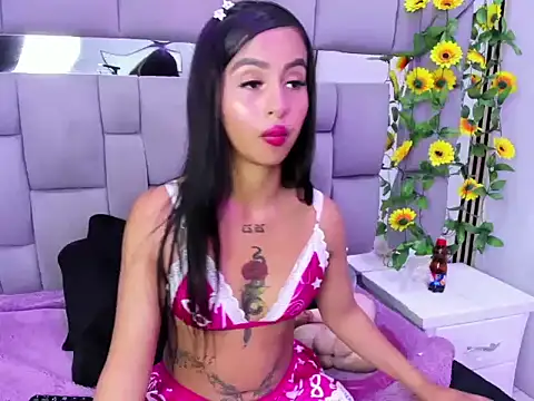 Snapshot of CloeMorenti_ chatting on June 25, 8:25 pm CloeMorenti online show from June 25, 8:25 pm