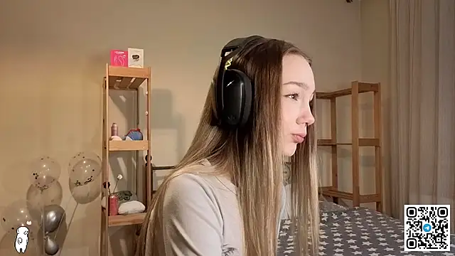 Snapshot of HoaPatton chatting on December 14, 12:33 pm HoaPatton online show from December 14, 12:33 pm