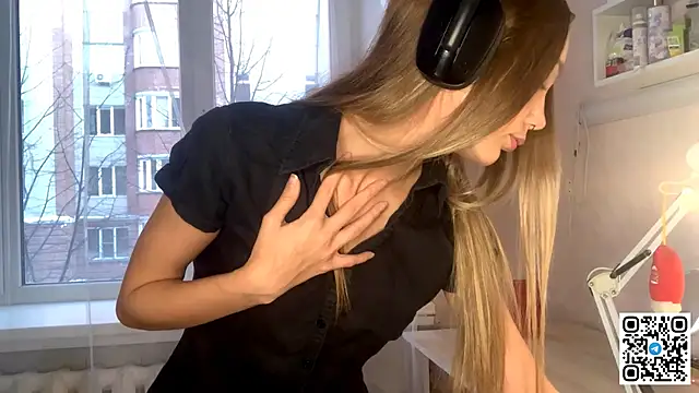 Snapshot of HoaPatton chatting on November 16, 10:09 am HoaPatton online show from November 16, 10:09 am