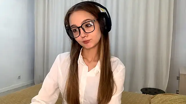 Snapshot of HoaPatton chatting on November 11, 10:10 am HoaPatton online show from November 11, 10:10 am