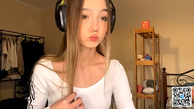 Snapshot of HoaPatton chatting on November 30, 11:11 am HoaPatton online show from November 30, 11:11 am