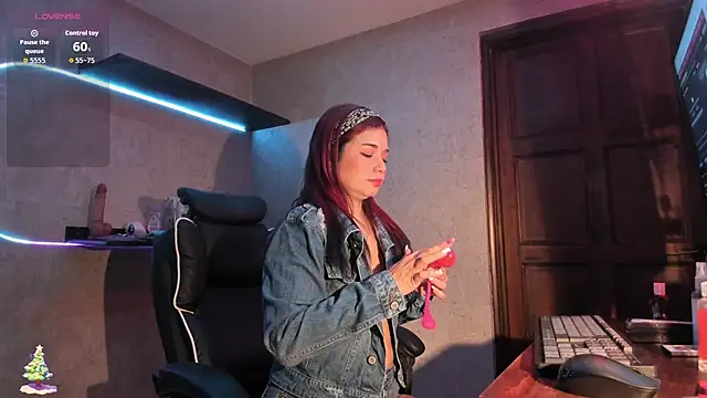 jesssie lee online show from November 28, 10:32 pm