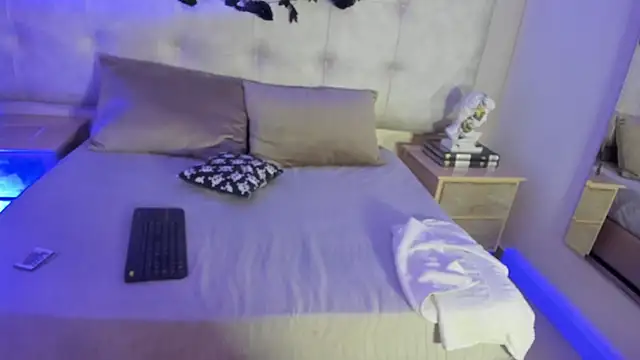 Snapshot of AikoGrey chatting on November 16, 3:22 am AikoGrey online show from November 16, 3:22 am