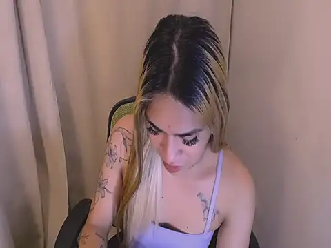 velvetviper06 online show from April 9, 2:24 am