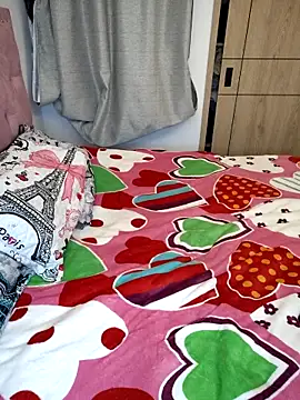 Sarah Lark- online show from November 22, 1:15 am