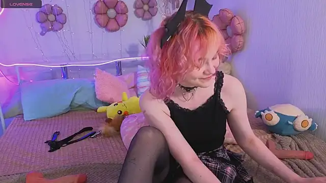 Awawrin online show from May 26, 9:02 pm