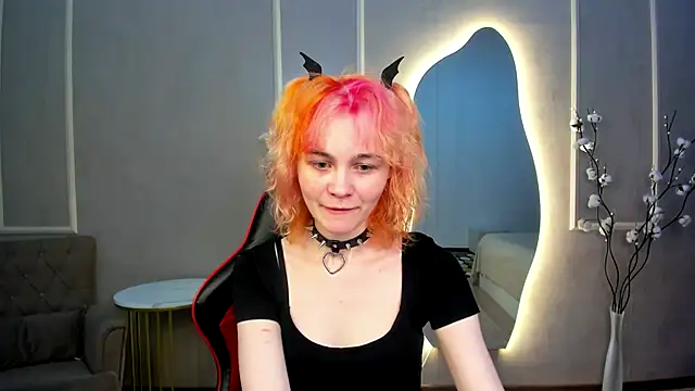 Snapshot of Awawrin chatting on November 17, 1:04 pm Awawrin online show from November 17, 1:04 pm