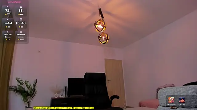 Snapshot of foxx_giirl chatting on July 11, 4:35 am foxx giirl online show from July 11, 4:35 am
