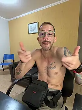 Lucasjandre online show from May 3, 11:58 am