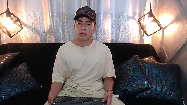 Snapshot of Aaron_foxx1 chatting on November 13, 12:09 pm Aaron foxx1 online show from November 13, 12:09 pm