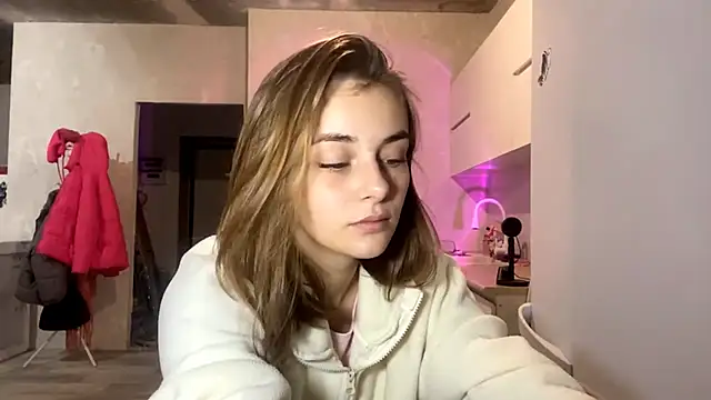 GeralynChiszar online show from November 19, 8:31 pm