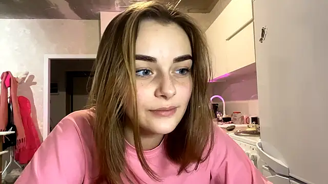 GeralynChiszar online show from November 29, 8:20 pm