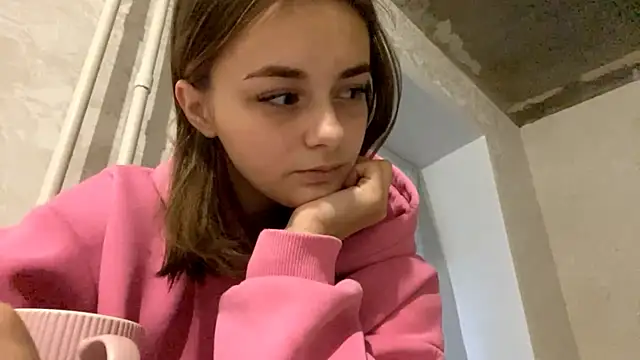 GeralynChiszar online show from November 11, 5:24 am