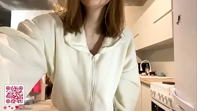 GeralynChiszar online show from November 27, 8:20 pm