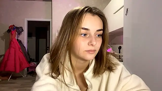 GeralynChiszar online show from December 4, 1:04 am