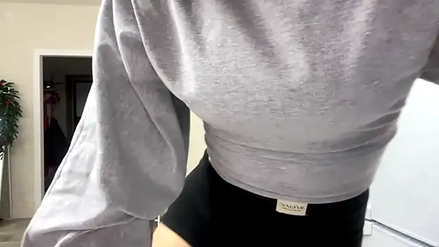 GeralynChiszar online show from December 19, 5:10 am