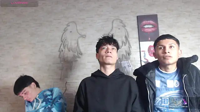 axel milo kairo and noa online show from December 1, 8:32 pm