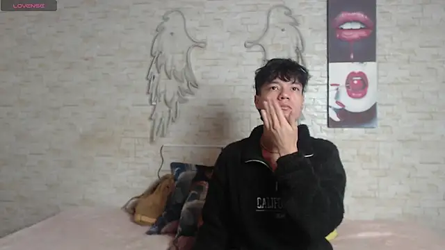 axel milo kairo and noa online show from December 17, 3:06 pm