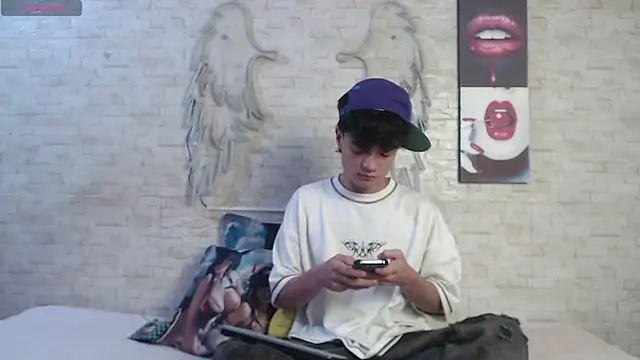 axel milo kairo and noa online show from February 13, 3:01 pm