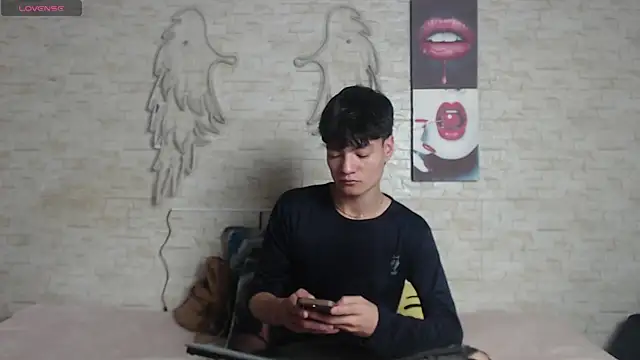 axel milo kairo and noa online show from December 18, 1:04 pm