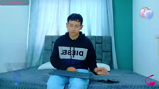 FelipeGonzalezz online show from November 17, 12:42 pm