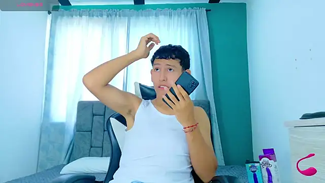 FelipeGonzalezz online show from November 20, 2:18 pm