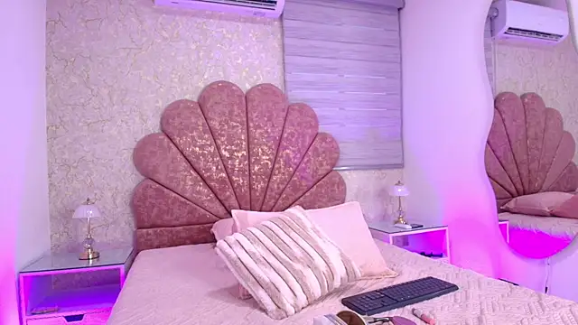 mia fontana  online show from November 20, 11:55 am