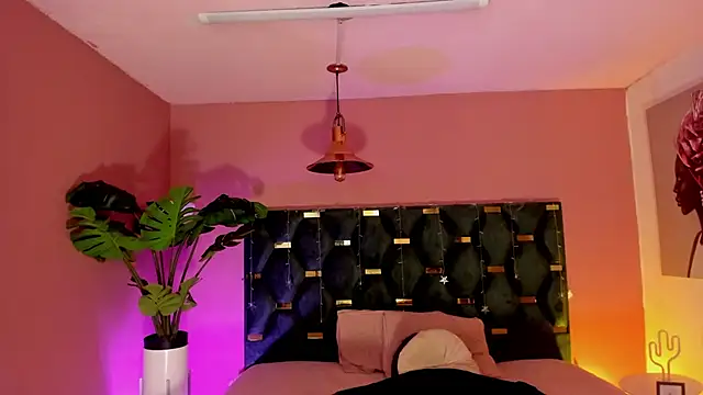 Velvet Dreamss online show from March 25, 12:15 pm