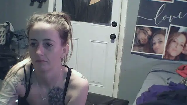 Snapshot of sexxxilexxxi44 chatting on December 20, 6:00 pm sexxxilexxxi44 online show from December 20, 6:00 pm