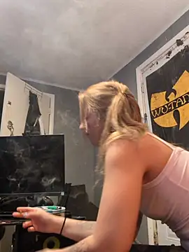 Snapshot of sexxxilexxxi44 chatting on May 16, 6:12 am sexxxilexxxi44 online show from May 16, 6:12 am