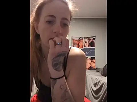 Snapshot of sexxxilexxxi44 chatting on December 20, 2:14 am sexxxilexxxi44 online show from December 20, 2:14 am