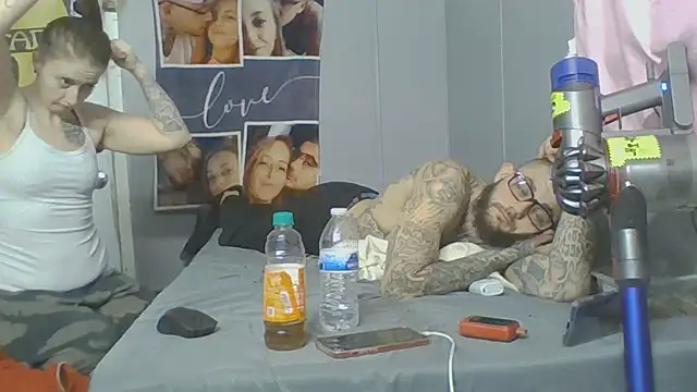 Snapshot of sexxxilexxxi44 chatting on January 11, 1:23 am sexxxilexxxi44 online show from January 11, 1:23 am