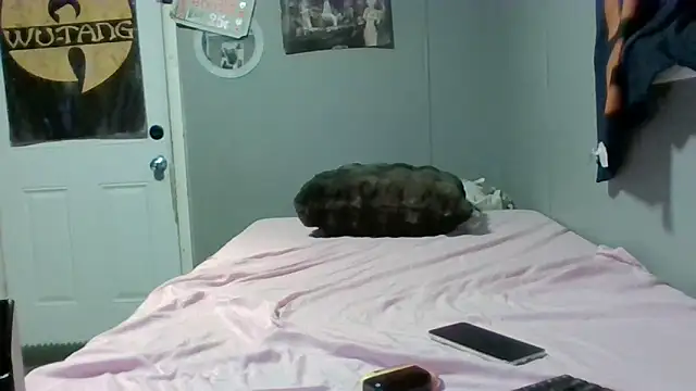 Snapshot of sexxxilexxxi44 chatting on February 17, 3:37 am sexxxilexxxi44 online show from February 17, 3:37 am