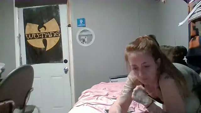 Snapshot of sexxxilexxxi44 chatting on February 12, 1:11 pm sexxxilexxxi44 online show from February 12, 1:11 pm