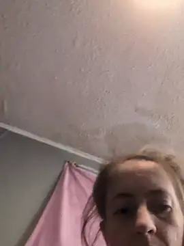 Snapshot of sexxxilexxxi44 chatting on December 5, 1:10 pm sexxxilexxxi44 online show from December 5, 1:10 pm