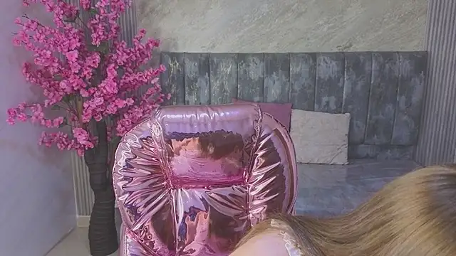 Dafne moon s online show from November 12, 4:05 am