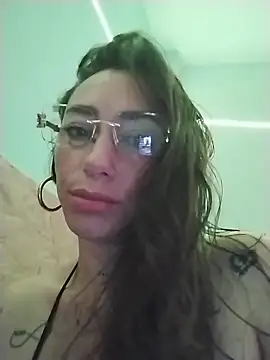 Snapshot of Samantha_curvy1 chatting on December 5, 5:55 pm Samantha curvy1 online show from December 5, 5:55 pm